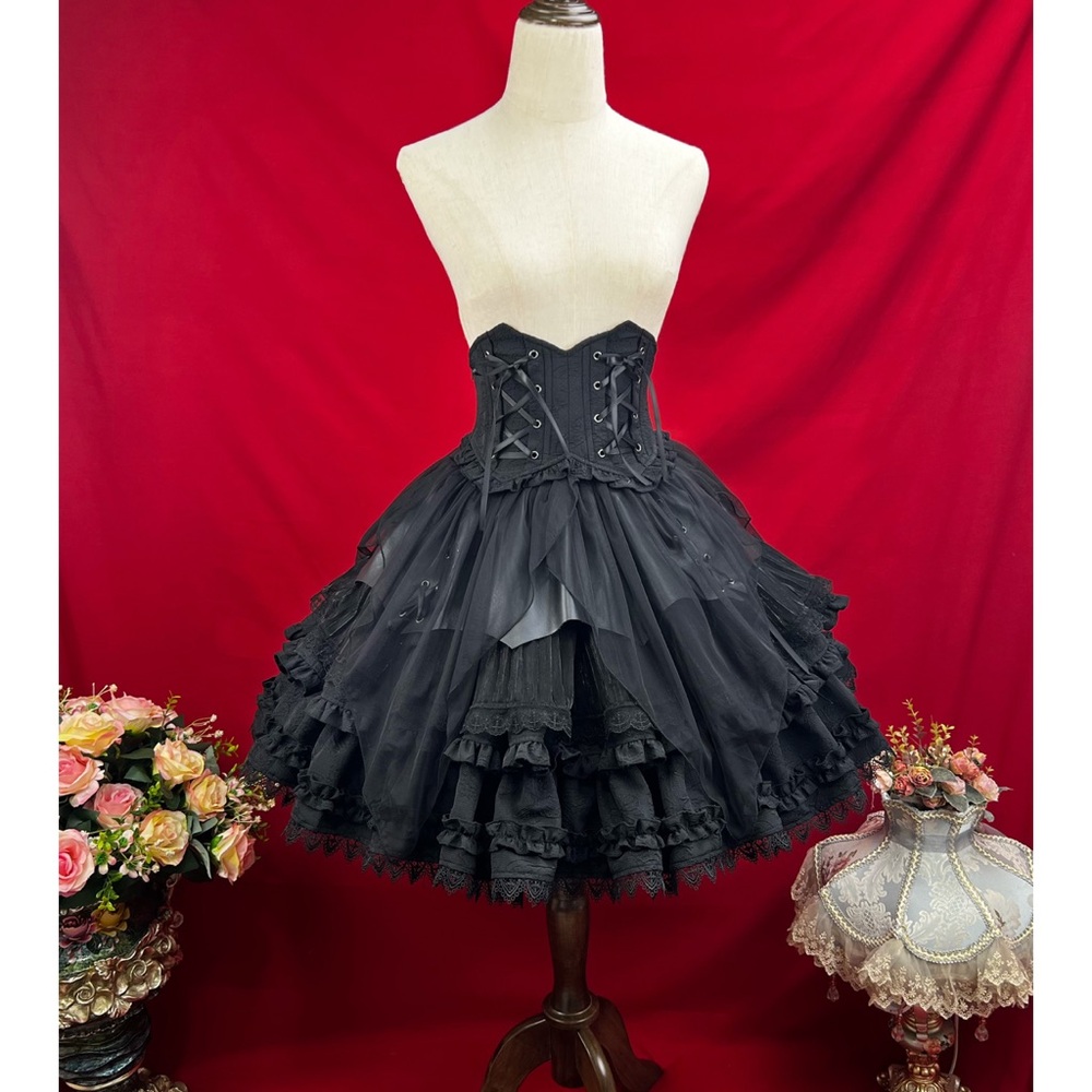 Gothic kuro lolita lace skirt NWT